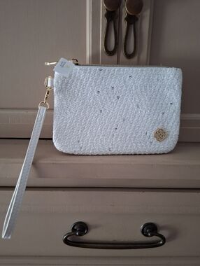 Kendra Scott White Textured Wristlet Pouch with Gold Accent